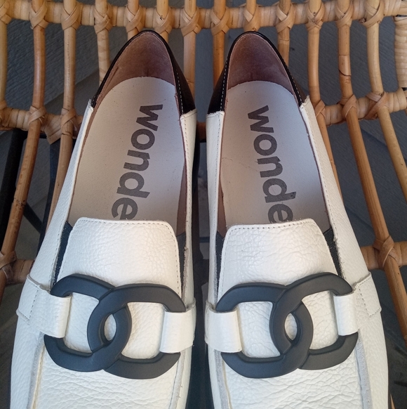 New Wonders Black/White Leather Loafers Size 71/2 / 38 - Picture 9 of 15